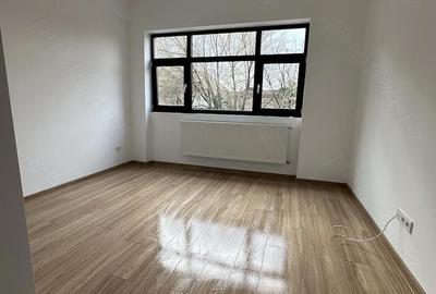 Spațiu comercial, de 42 mp, în Central - 3