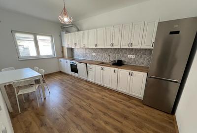 Casă cu 4 camere cu Teren 250 Mp în Central - 1