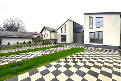 Duplex cu 4 camere cu Canalizare în Central - 1