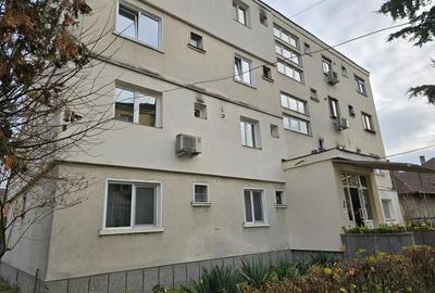 Proprietar vand apartament decomandat 90 mp - 3 camere in Brad - 10