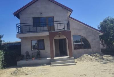 Casă cu 5 camere cu Teren 800 Mp în Central