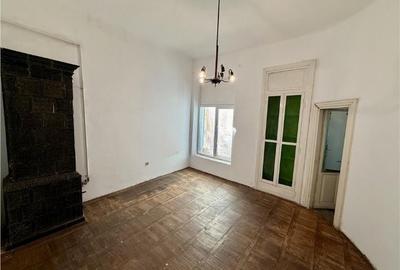Apartament cu 2 camere decomandat în Universitate