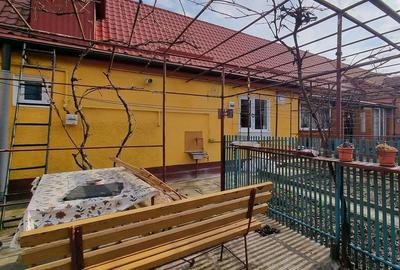 Casă cu 4 camere în Central - 2