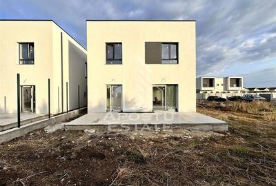 Jumatate de duplex cu 5 camere despartit prin camera tehnica