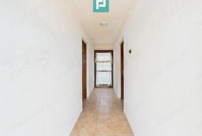 Casa ?i centru comercial, in localitatea Lazuri - 16