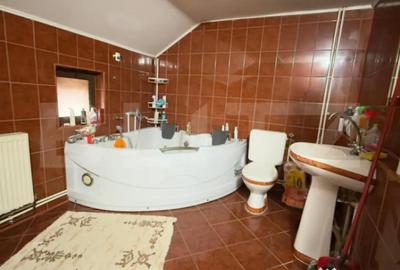 Casă cu 6 camere cu Teren 2800 Mp în Abator - 6