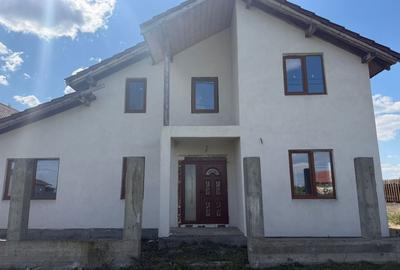 Casă cu 4 camere în Mândruloc - 1