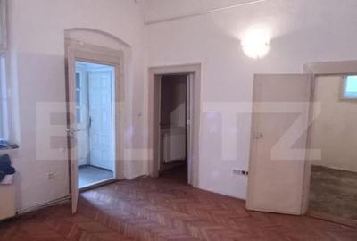 Super pret, vad bun, spatiu comercial, 239 mp, zona Sinaia - 9