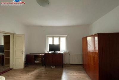 Casă cu 3 camere cu Canalizare în Central - 5