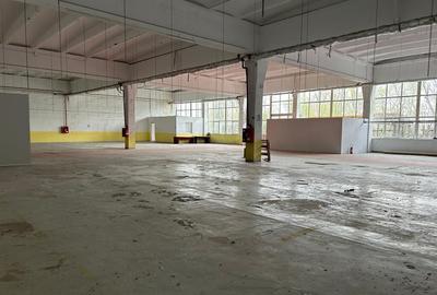 Hala de inchiriat 2045 mp. Comision Zero!! - 2