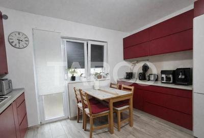 Apartament 2 camere balcon si parcare de vanzare etaj 1 - 4