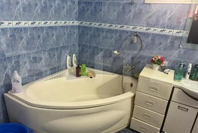 Casă cu 3 camere cu Teren 3800 Mp în Central - 2