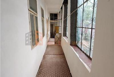 Casa de vanzare si teren 708 mp in zona Micro 5 - 5