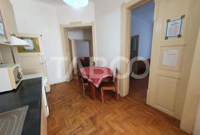 Casă cu 6 camere cu Canalizare în Central - 2