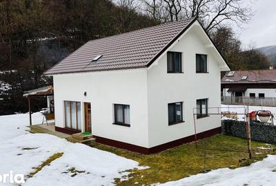 Casă cu 6 camere cu Teren 712 Mp în Central