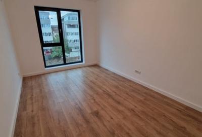 Apartament cu 3 camere decomandat în Theodor Pallady