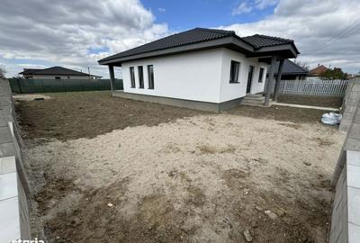 Casă cu 3 camere cu Teren 450 Mp în Lazuri - 2