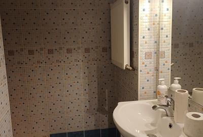 Apt 2 camere , et 3, bloc 1956, liber, centrala proprie - 4