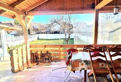 Vand casa cu 4 camere, zona centrala Hunedoara, renovata, mobilata si utilata Vand casa cu 4 camere, zona centrala Hunedoara, renovata, mobilata si utilata - 1