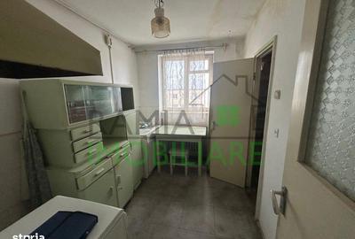 Apartament cu 4 camere semidecomandat, mobilat în Dârste - 16