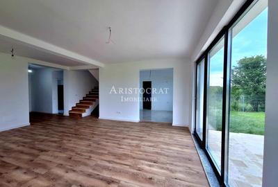 Casă cu 5 camere cu Teren 500 Mp în Ostratu - 8