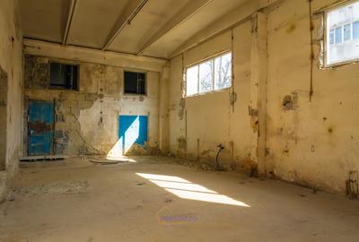 Hala de 307 mp - pozitie strategica intre Gara si Școala Nr. 2 Hala de 307 mp - pozitie strategica intre Gara si Școala Nr. 2 - 12