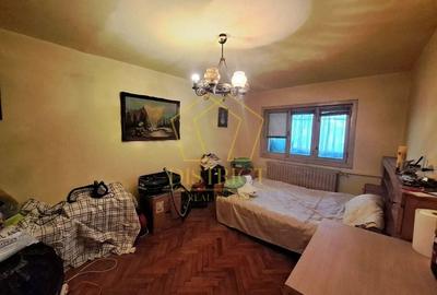 Apartament cu 3 camere decomandat în Lipovei