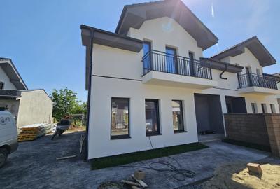 Duplex cu 4 camere cu Canalizare în Moșnița Veche - 1