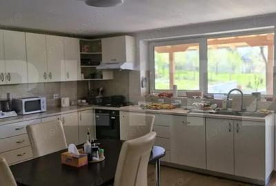 Casă cu 2 camere cu Teren 1000 Mp în Central - 3