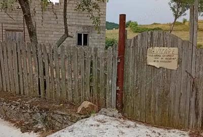 Casa cu teren de vinzare