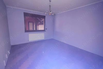 Casă cu 6 camere cu Teren 2001 Mp în Central