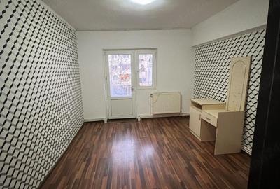 Apartament cu 4 camere decomandat în Central - 3