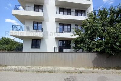Ultimul apartament la  parter , 2 camere, curte privata ,negociabil - 3