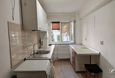 Apartament cu 2 camere semidecomandat, mobilat în Central