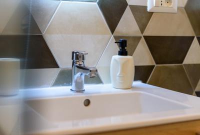 Garsoniera situata in zona Mamaia Nord, primul bloc de la pr - 11