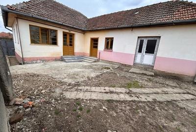 Casă cu 4 camere cu Teren 700 Mp în Rontău - 1