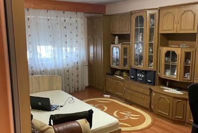 Inchiriez apartament 2 camere, decomandat zona Cornitoiu - 1