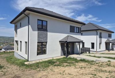 Casă cu 4 camere în Jucu - 3