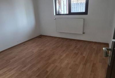 Casă cu 4 camere cu Canalizare în Orașul Nou - 4