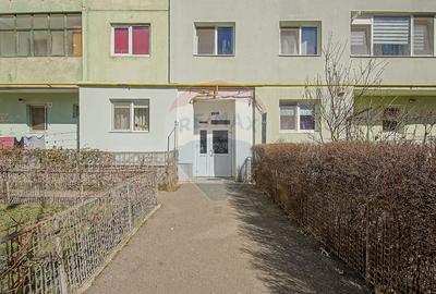 Apartament cu 3 camere decomandat, mobilat în Bartolomeu