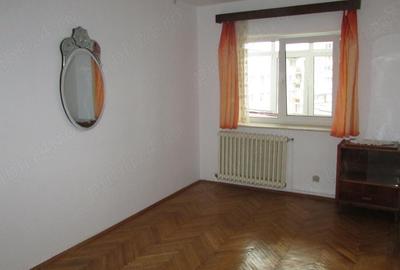 Apartament cu 4 camere decomandat în Central - 3
