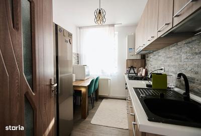 Apartament cu 3 camere semidecomandat, mobilat în Craiovei