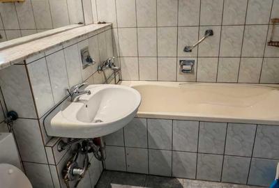 Apartament cu 3 camere semidecomandat în Central - 1