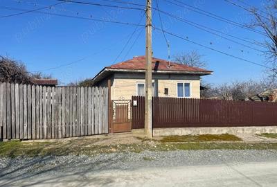 Casă cu 4 camere cu Teren 754 Mp în Central - 2