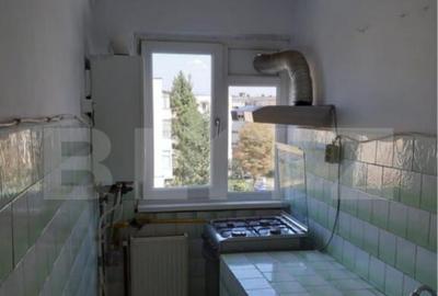 Apartament cu 2 camere, semidecomandat, zona 9 Mai - 1