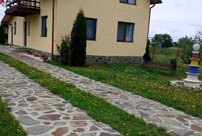 Casă cu 4 camere în Sâmbăta de Sus - 1