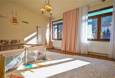 FILM! Eleganta si confort, in cetatea istorica a Brasovului, - 3