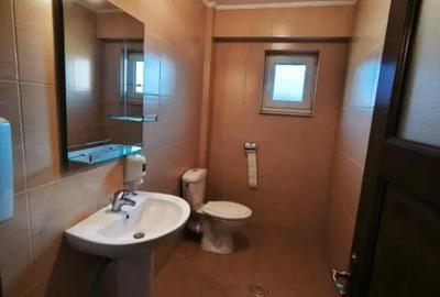 Spațiu comercial, de 50 mp, în Central - 7
