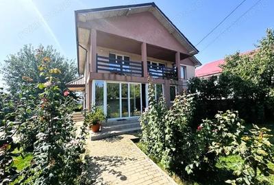 Casă cu 6 camere cu Teren 1250 Mp în Central - 1