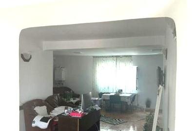 Gară-i c brătianu..casă 3 camere - 4